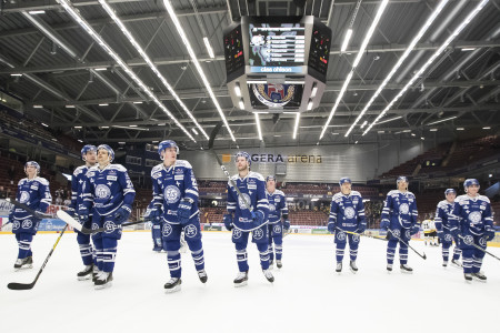 Leksands spelarna tackar fansen.  Foto: Daniel Eriksson / BILDBYRÅN
