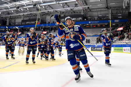 Robert Rosén och Växjö Lakers tackar publiken. Foto: Jonas Ljungdahl / BILDBYRÅN