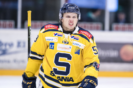 Adam Hansen i SSK-tröjan. Foto: Jonas Ljungdahl / BILDBYRÅN