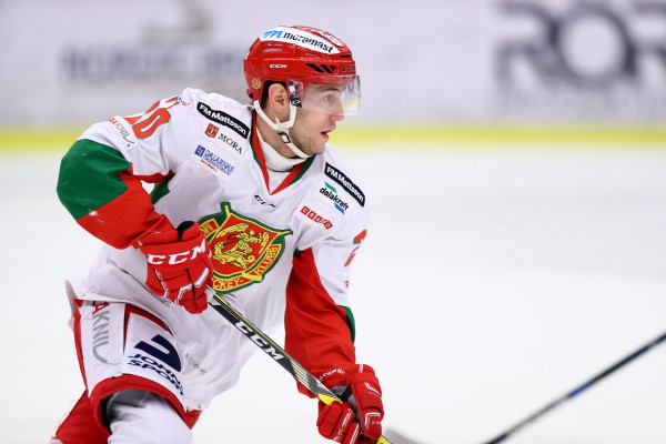 Moras Kevin Goumas under ishockeymatchen i Hockeyallsvenskan mellan Vita Hsten och Mora den 9 december 2016 i Norrkping.  Foto: Josefine Loftenius / BILDBYRÅN